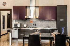 Deluxe Apartment, Balcony, City View (San Giorgio) | Private kitchen