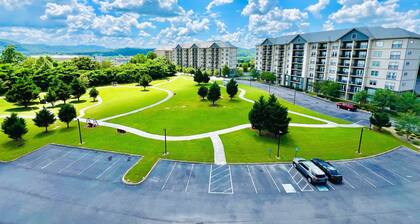 Sleepy Bear Getaway 1 Bedroom Condo by RedAwning