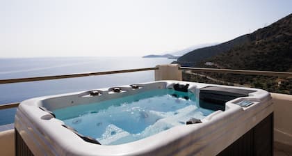 Blue Horizon - Moonstone Suite with Hot Tub