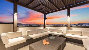 Condo, 2 Bedrooms | Property grounds