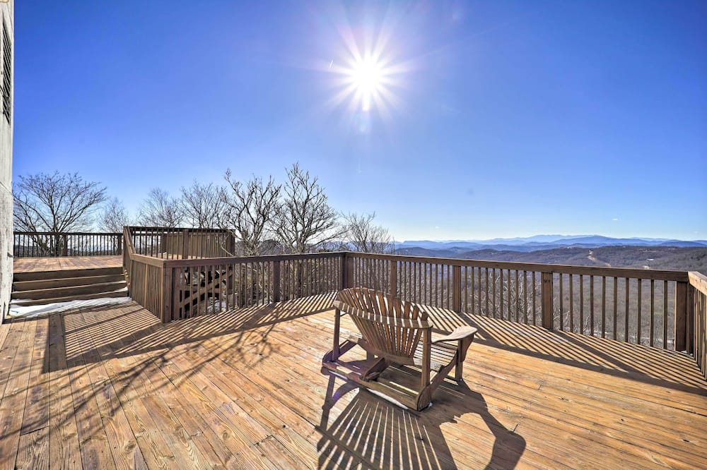 3 Mi to Sugar Mtn Slopes! Condo w/ Hot Tub & Pool