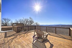 Apartment (2 Bedrooms) | Interior - 3 Mi to Sugar Mtn Slopes! Condo w/ Hot Tub & Pool (Banner Elk)