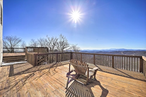 3 Mi to Sugar Mtn Slopes! Condo w/ Hot Tub & Pool