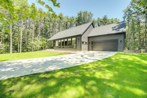 House (4 Bedrooms) | Interior - Fennville Vacation Rental: Seasonal Heated Pool! (Fennville)