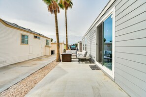 Terrace/patio - Yuma Home w/ Fire Pit & Outdoor Community Pool! (Yuma)