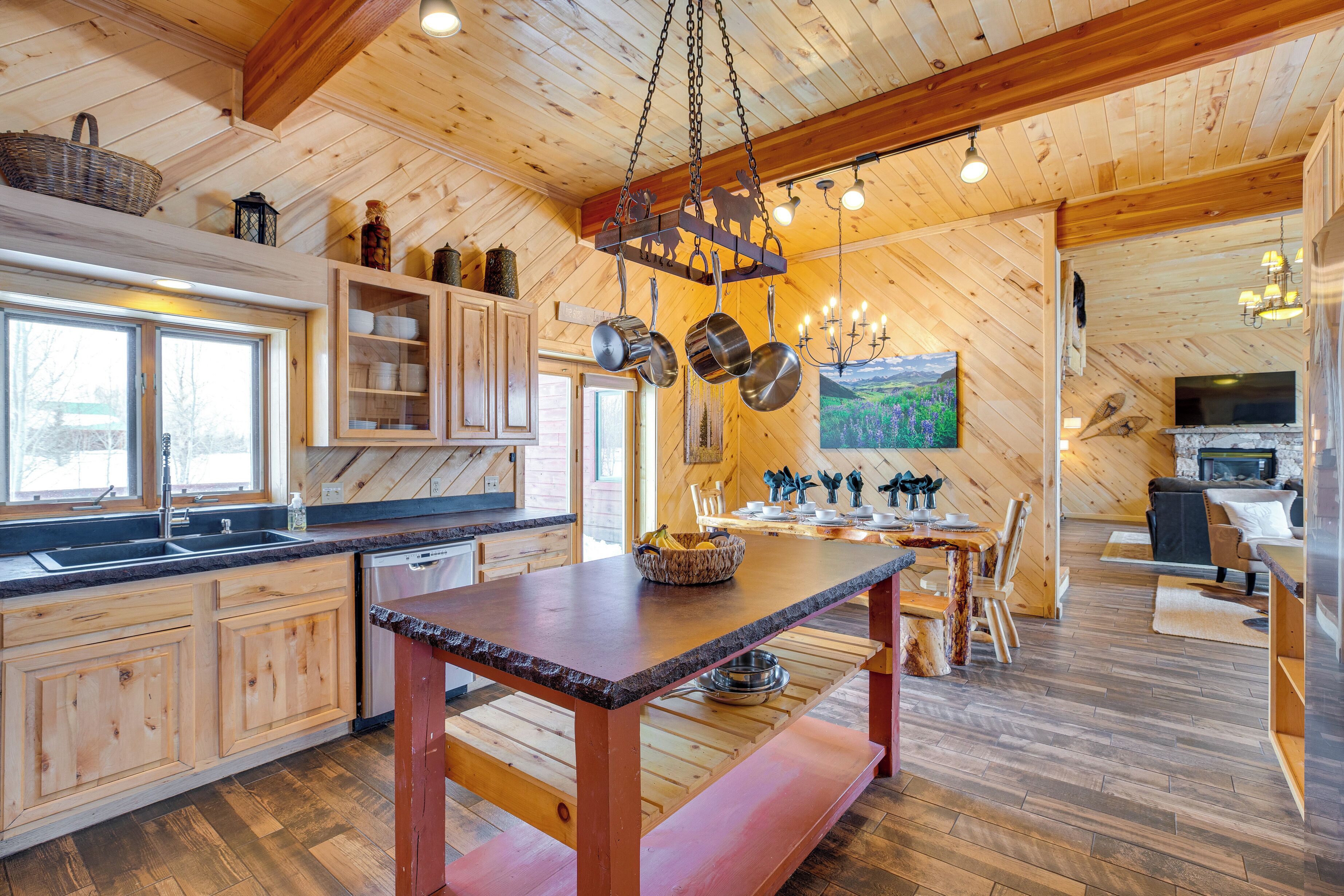 House (4 Bedrooms) | Interior