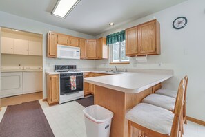 House (3 Bedrooms) | Interior