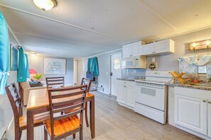 House (2 Bedrooms) | Interior - 5 Mi to Golf: Charming Hernando Home w/ Deck (Hernando)