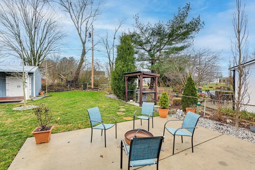Family-friendly Home w/ Yard: 27 Mi to Nashville!