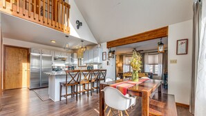 Dining - Poconos Hideaway in Arrowhead Lake w/ Game Room! (Pocono Lake)