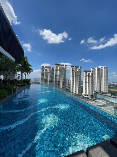1 min to Pavilion Bukit Jalil & concert stay at Revo Pavilion Bukit Jalil 