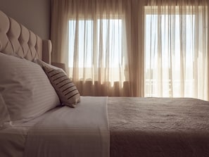 6 chambres, coffres-forts dans les chambres, fer et planche à repasser