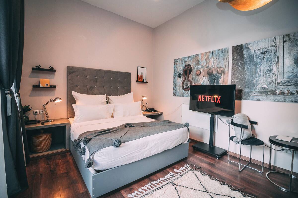 Comfort Double Room (deux) | Egyptian cotton sheets, premium bedding, in-room safe, blackout drapes