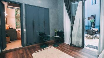 Comfort Double Room (un) | Egyptian cotton sheets, premium bedding, in-room safe, blackout drapes