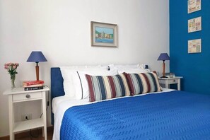 1 bedroom, in-room safe, desk, iron/ironing board - Little Broggi - 15mins walking from Central Station. (Milano)