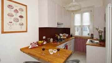 KĂŒhlschrank, Ofen, Herdplatte, GeschirrspĂŒler