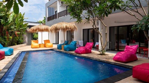 Outdoor pool - Summer of Surf Hostel Uluwatu (Ungasan)