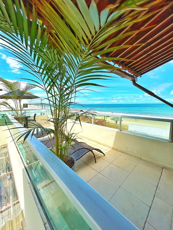 Piscine extérieure, accÚs possible de 8 h à 20 h, chaises longues