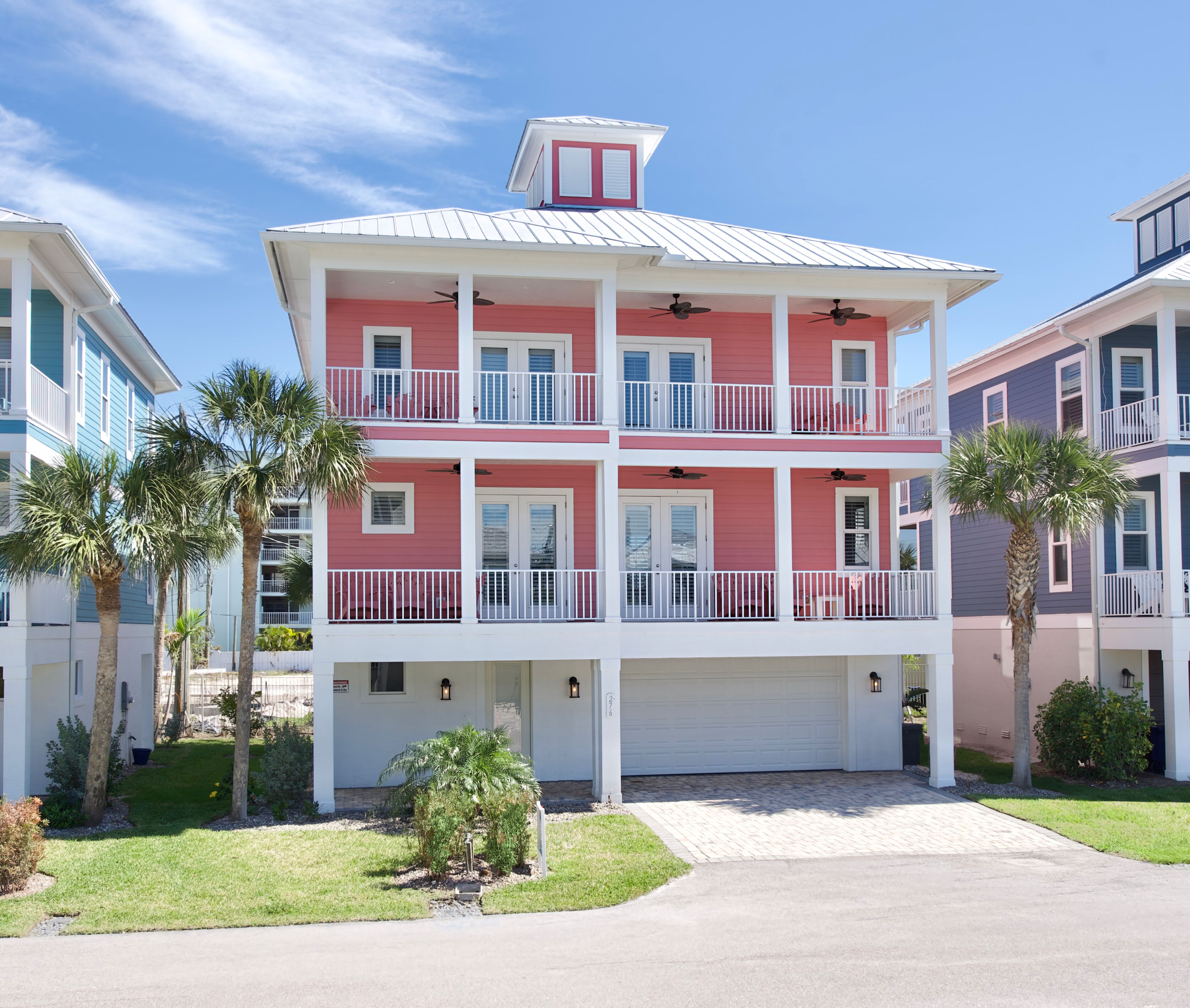 Pink Flamingo is gorgeous, renovated home, close to the beach