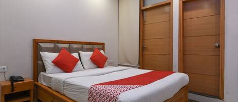 Deluxe Room | 1 bedroom, Egyptian cotton sheets, premium bedding, down duvets