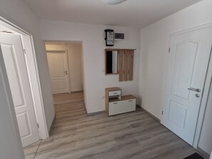 Comfort-huoneisto | Työpöytä, kannettavalle tietokoneelle sopiva työtila