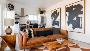 Televisión, libros, estéreo y oficina