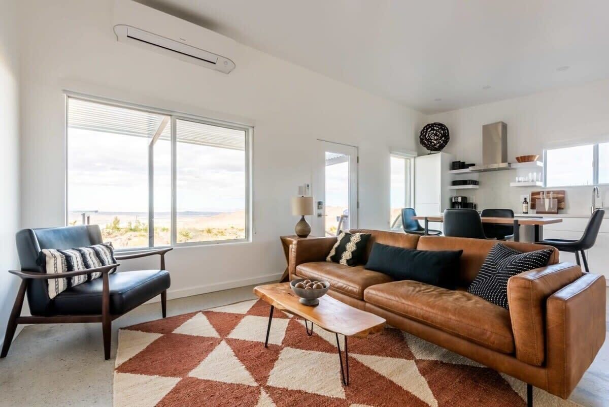 Télévision, chaîne hi-fi, espaces bureaux