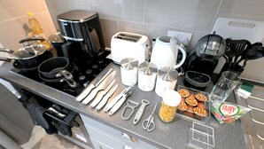 Appartement | Cuisine privée | Réfrigérateur, micro-ondes, four, plaque de cuisson