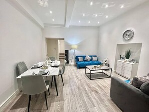 Dining - Stunning 1-bed Apartment in London (London)