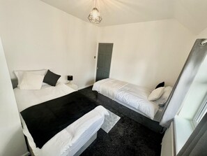 2 bedrooms, iron/ironing board, free WiFi, bed sheets - Beautiful 2-bed House in Watford (Watford)