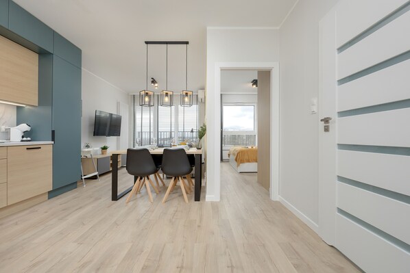 Microwave, dishwasher, coffee/tea maker, cookware/dishes/utensils - Unique Szczesliwa Apartment by Renters (Gdansk)