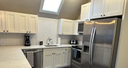 4th St Market 1 - Walk to Town Apartment in Highlands NC