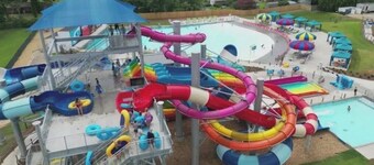 5 min walk to warehouse district! Hot tub!!! 