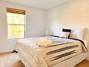 3 室のベッドルーム、デスク、アイロン / アイロン台、WiFi (無料)