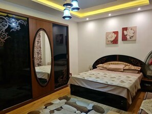 2 室のベッドルーム、アイロン / アイロン台、WiFi (無料)、ベッドシーツ