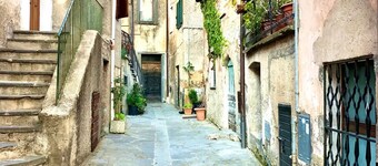 Idyllic historic family home with private garden. Free shuttle to Civita. 