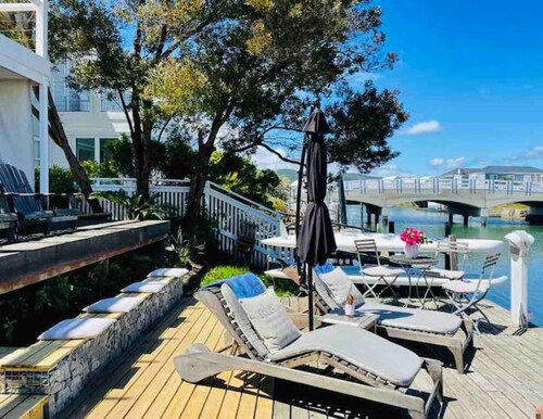 Thesen Island-Lagoon Home with Jetty