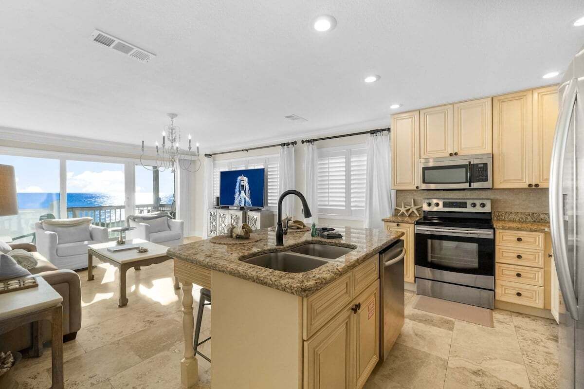 Kühlschrank, Mikrowelle, Herdplatte, Geschirrspüler