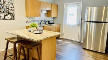 Fridge, microwave, oven, coffee/tea maker