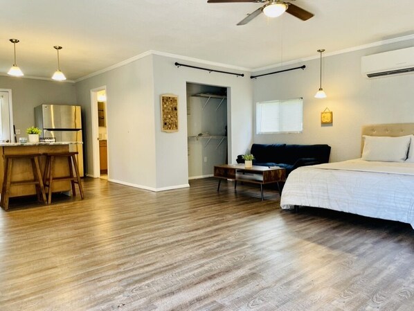 Bügeleisen/Bügelbrett, WLAN, Bettwäsche