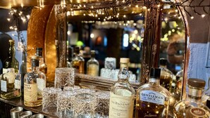 Bar (in der Unterkunft)