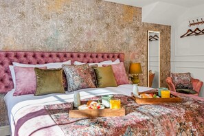 Deluxe Double or Twin Room, Bathtub | Blackout drapes, soundproofing, iron/ironing board, free WiFi
