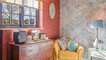 Deluxe Double or Twin Room, Accessible | Blackout drapes, soundproofing, iron/ironing board, free WiFi