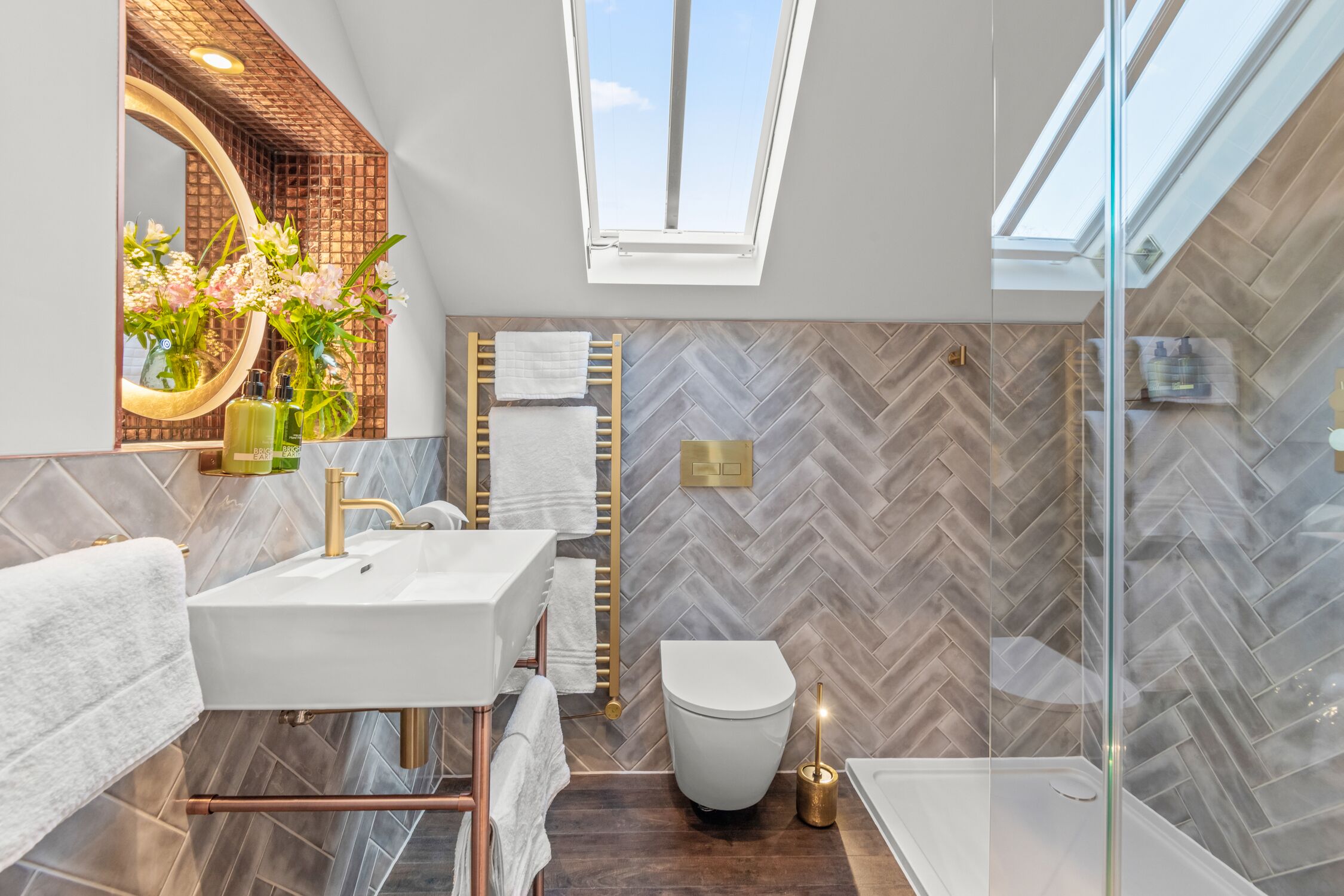 Luxury Double or Twin Room, 1 King Bed | Bathroom | Separate tub and shower, rainfall showerhead, free toiletries, bathrobes