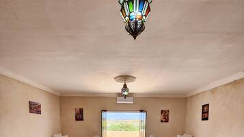 30 habitaciones, tabla de planchar con plancha, wifi y ropa de cama