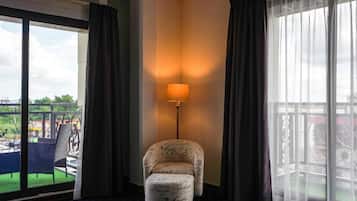 Camera Deluxe, balcone, vista città | 1 camera, biancheria da letto di alta qualità, copriletto in piuma