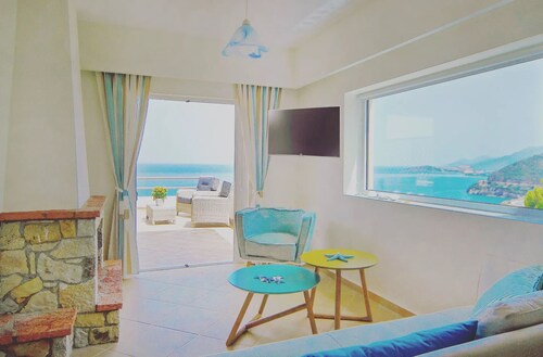 Blue Horizon -Turquoise Deluxe Sea View Suite