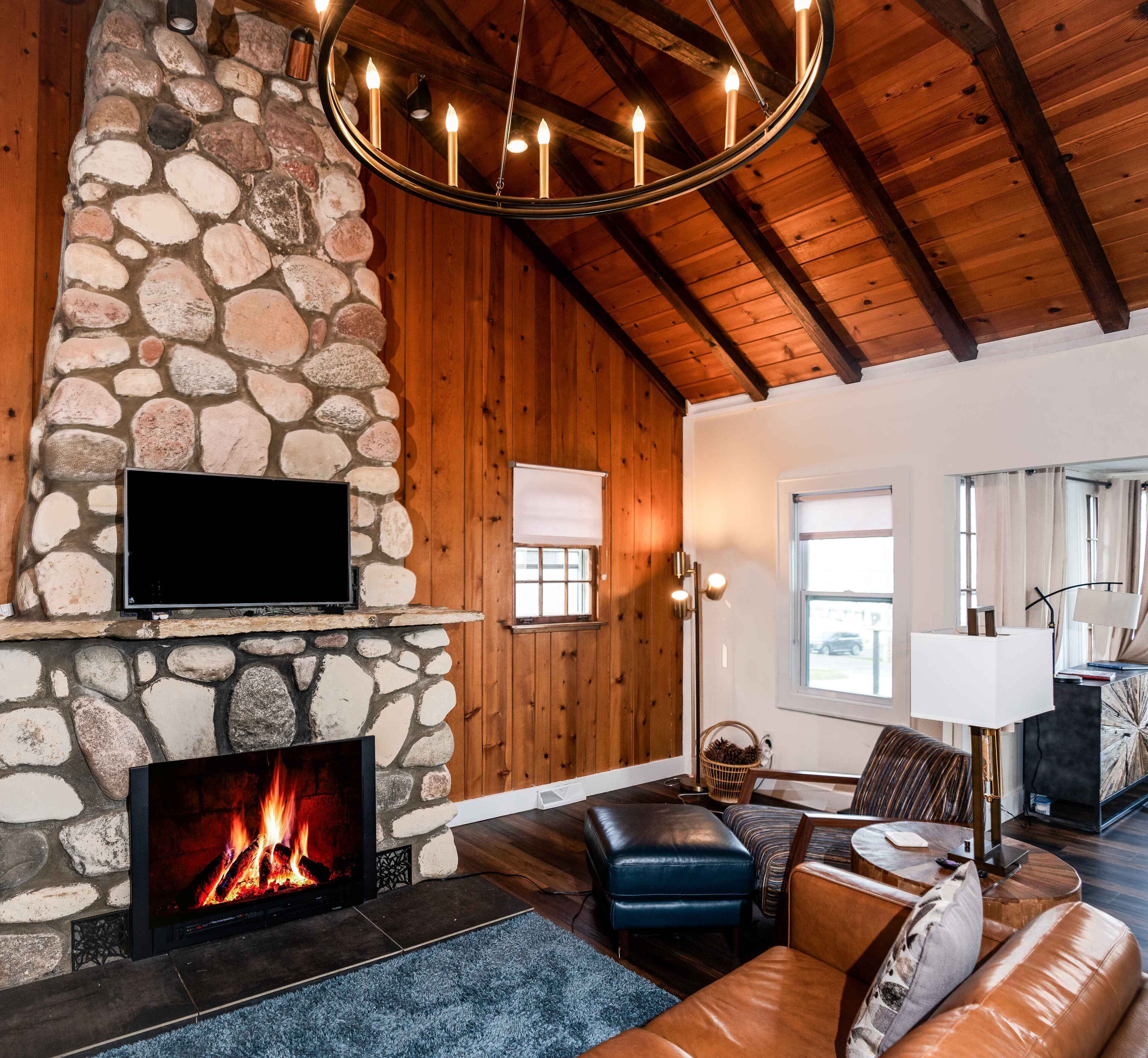 Como Cabin - Action Packed 4 BDR w/ Guest Home! Walk to Lake & Dining