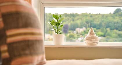 Traditional 3BR Home, 5-Min Walk to Hebden Centre