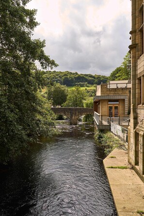 المنطقة المحيطة بالمنشأة